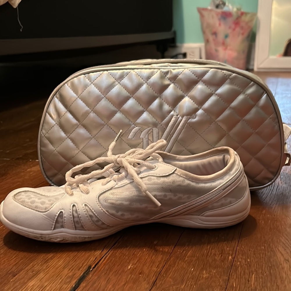 varsity white cheer shoes size 8.5